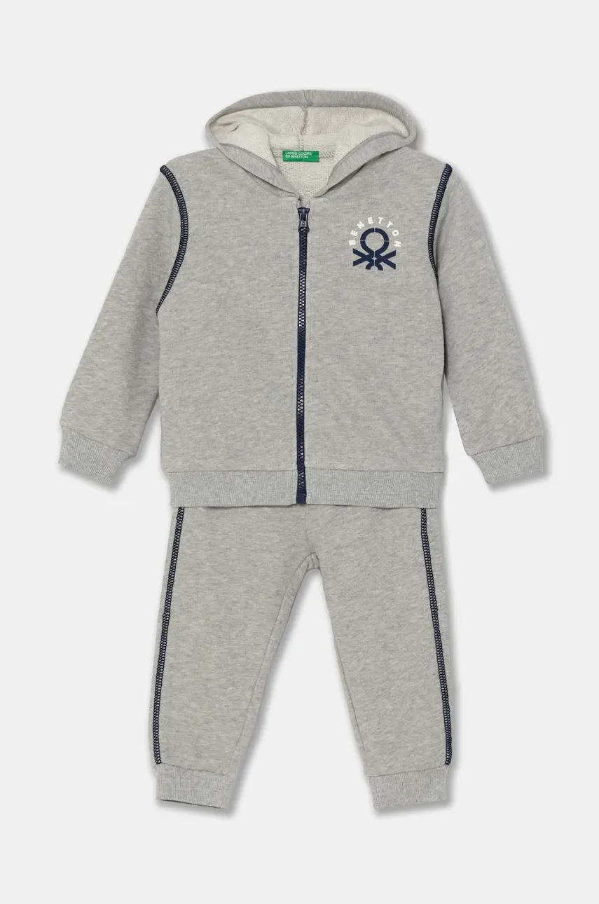 

Детски памучен анцуг United Colors of Benetton в сиво 3J68GK00L, Сив