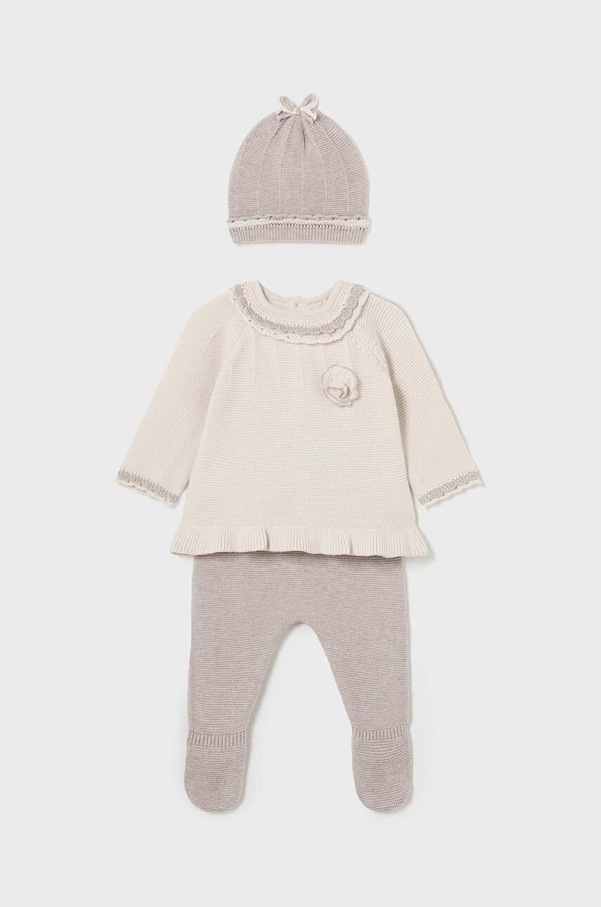 

Комплект за бебета Mayoral Newborn в бежово 2502, Бежов