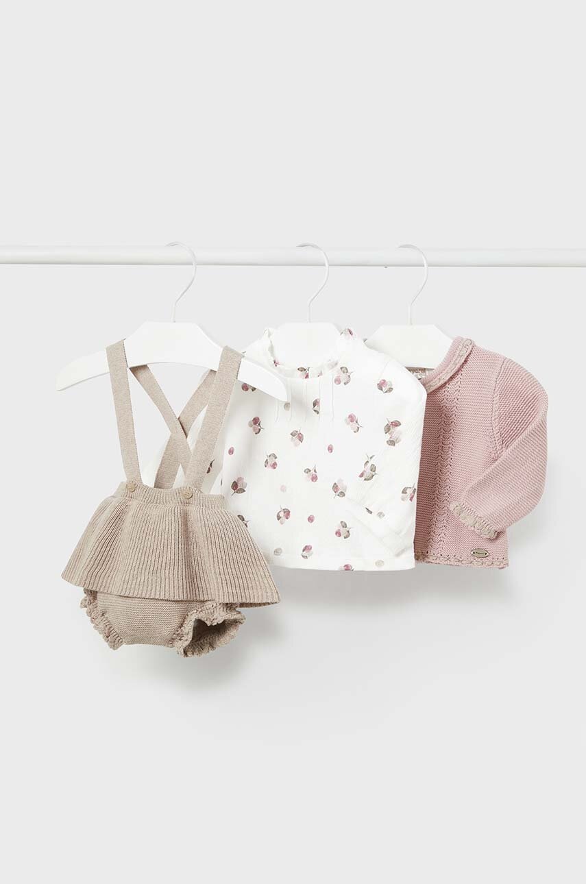 

Комплект за бебета Mayoral Newborn в бежово 2891, Бежов