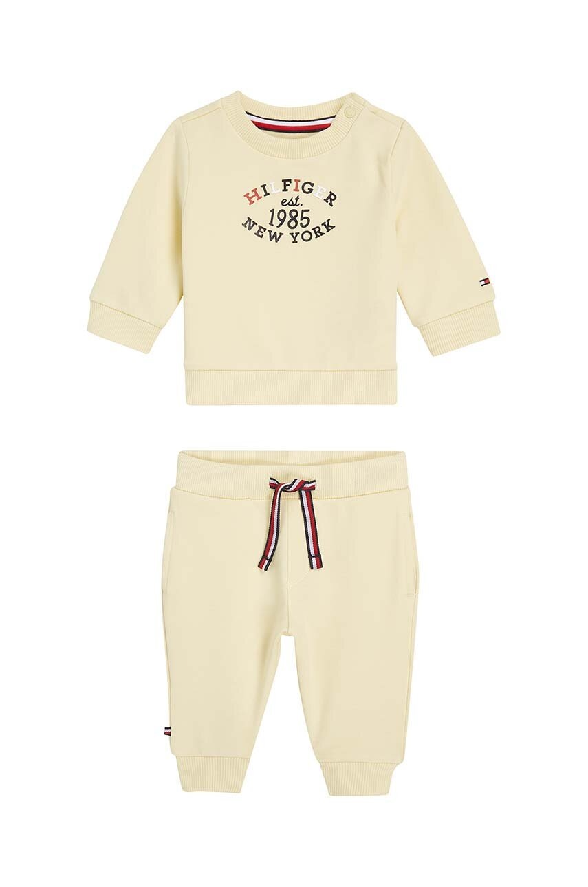 

Бебешки анцуг Tommy Hilfiger в жълто KN0KN01863, Жълт