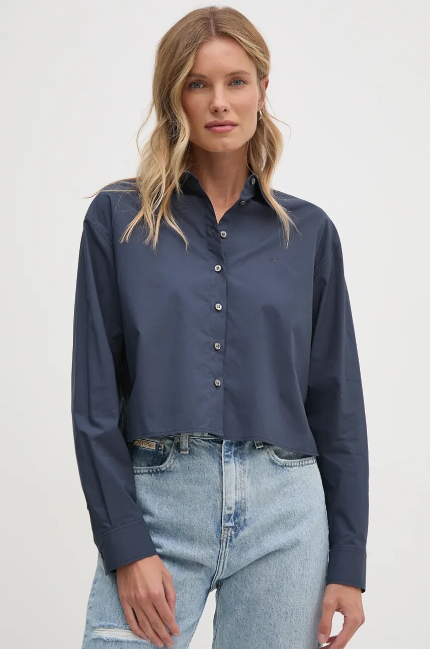 

Памучна риза Calvin Klein Jeans дамска в синьо със свободна кройка с класическа яка J20J224623, Син