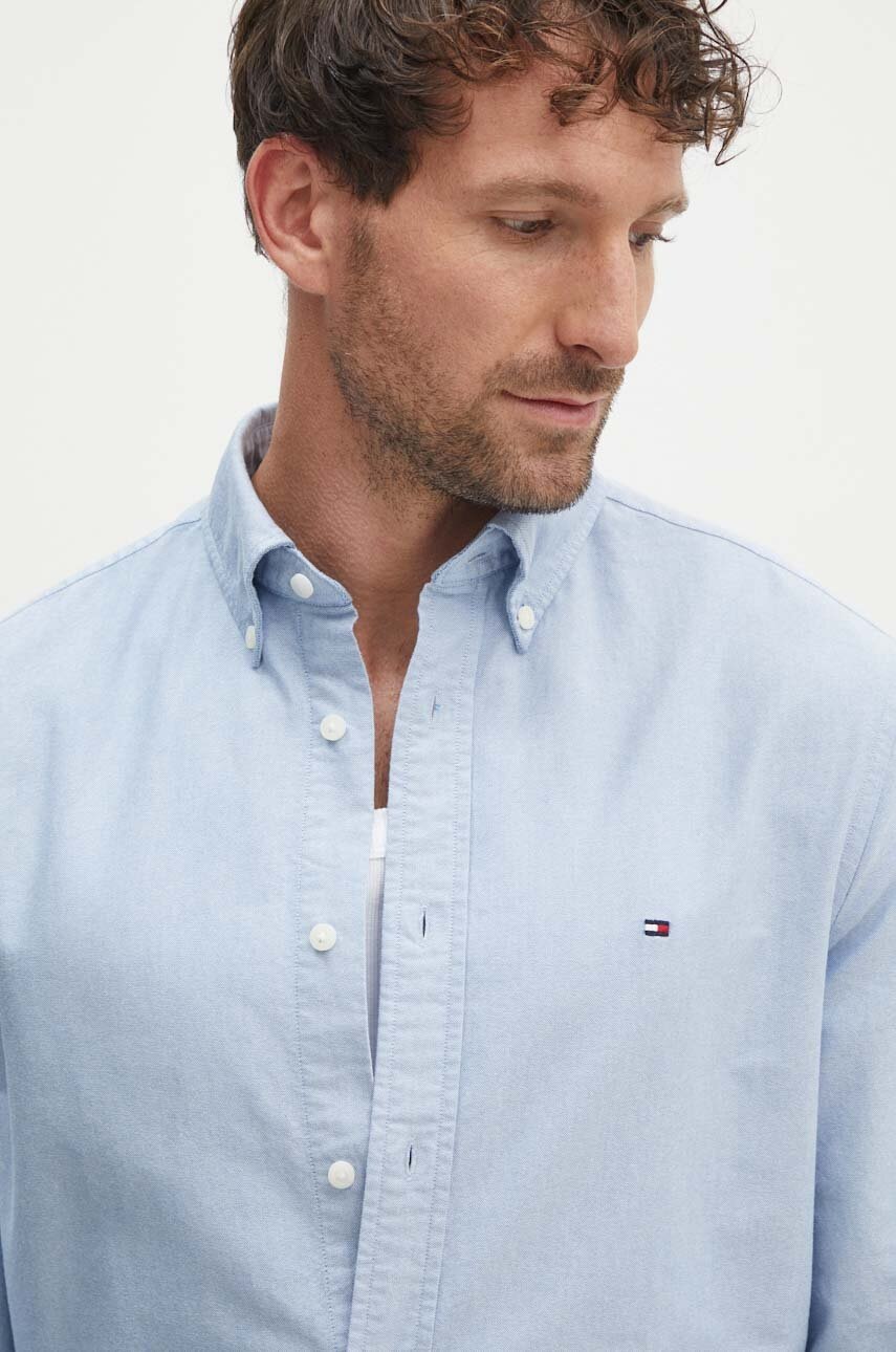 

Памучна риза Tommy Hilfiger мъжка в синьо със стандартна кройка с яка с копче MW0MW35774, Син