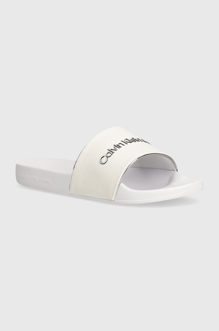 

Чехли Calvin Klein Jeans SLIDE INSTITUITIONAL MTR в бяло YW0YW01508, Бял