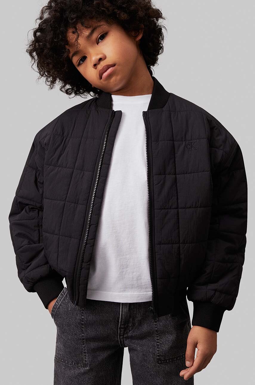 

Детско яке бомбър Calvin Klein Jeans в черно IB0IB02257, Черен