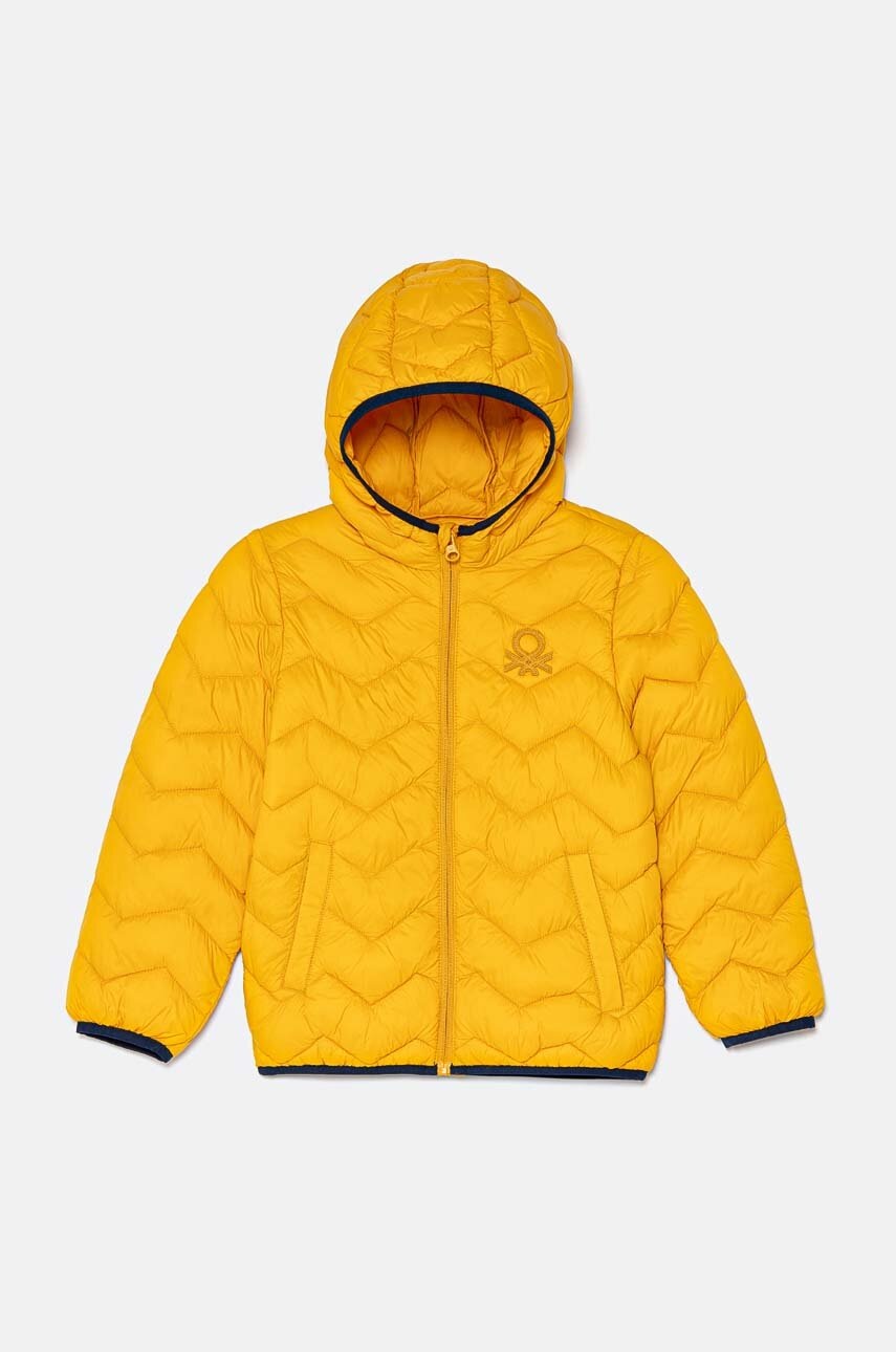 

Детско яке United Colors of Benetton в жълто 2TWDGN02V, Жълт