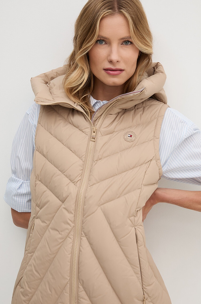 

Пухен елек Tommy Hilfiger дамски в бежово зимен модел WW0WW42624, Бежов