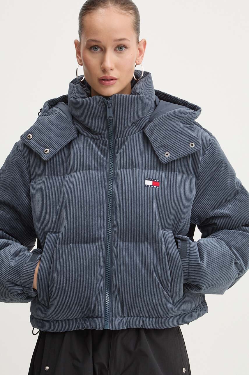 

Пухено яке Tommy Jeans в тъмносиньо зимен модел с уголемена кройка DW0DW18297, Тъмносин