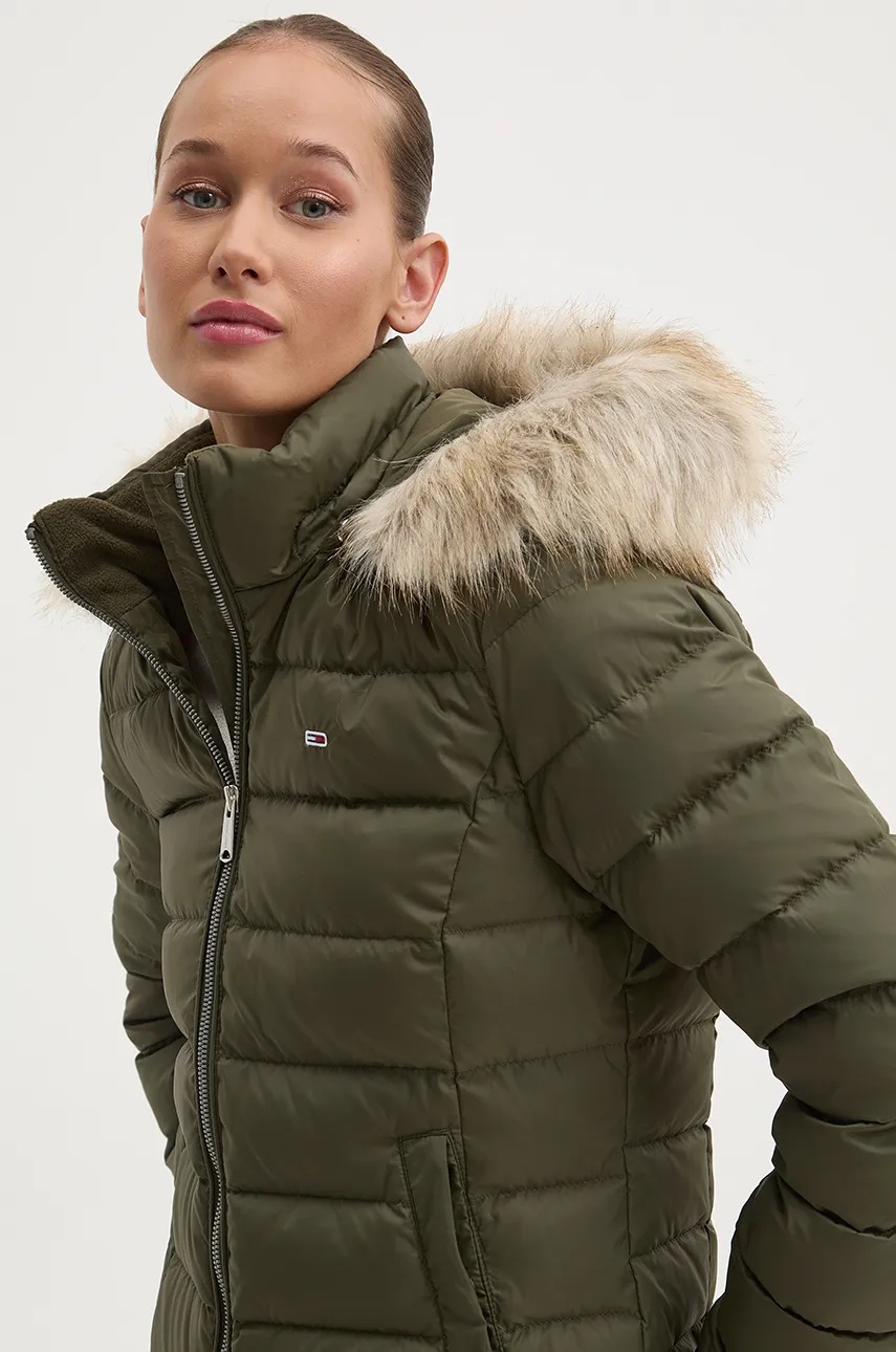 Пухова куртка Tommy Jeans жіноча колір зелений зимова DW0DW18312 