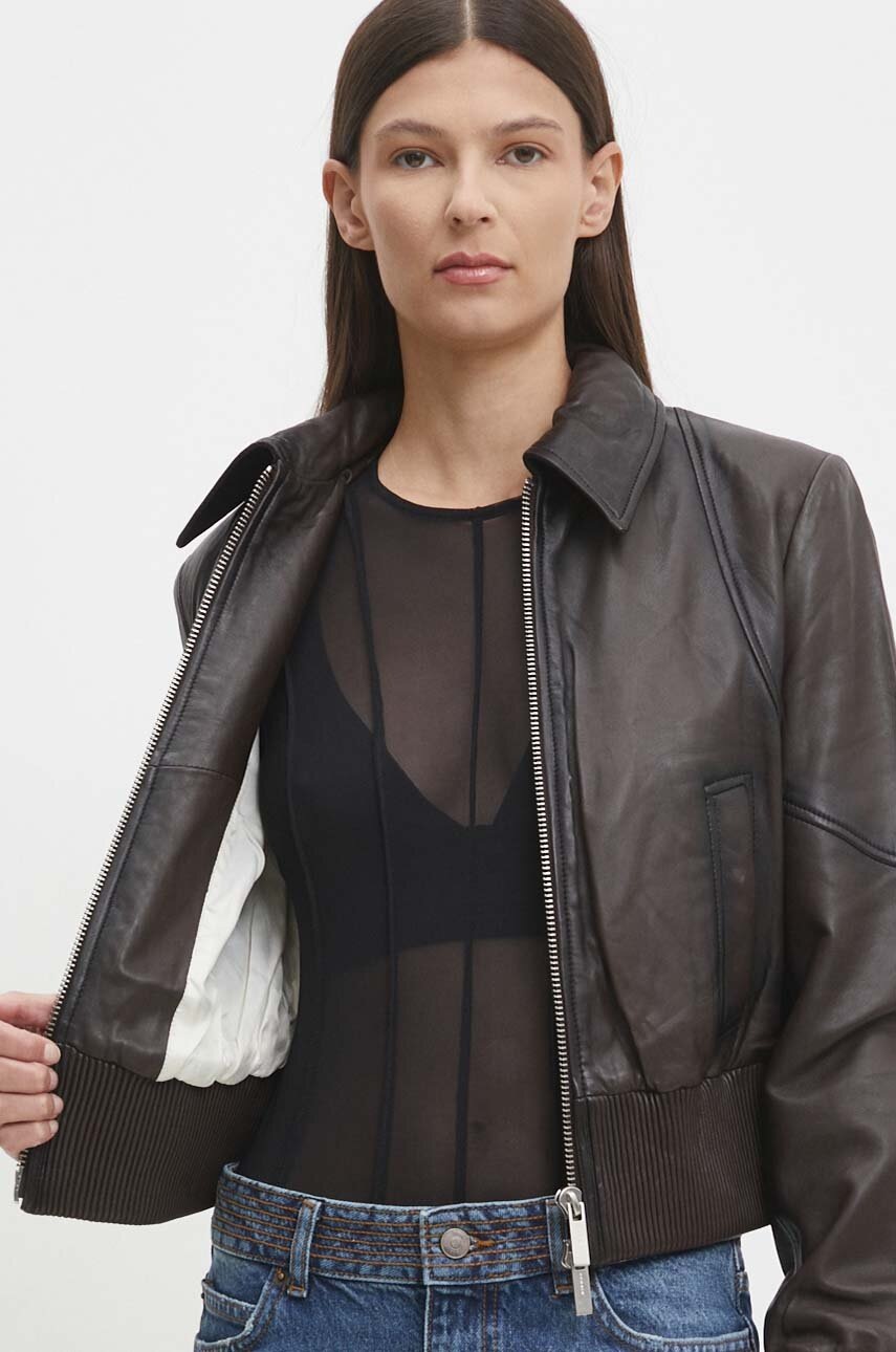Шкіряна куртка Remain Short Bomber Jacket жіноча колір коричневий перехідна 501933493 