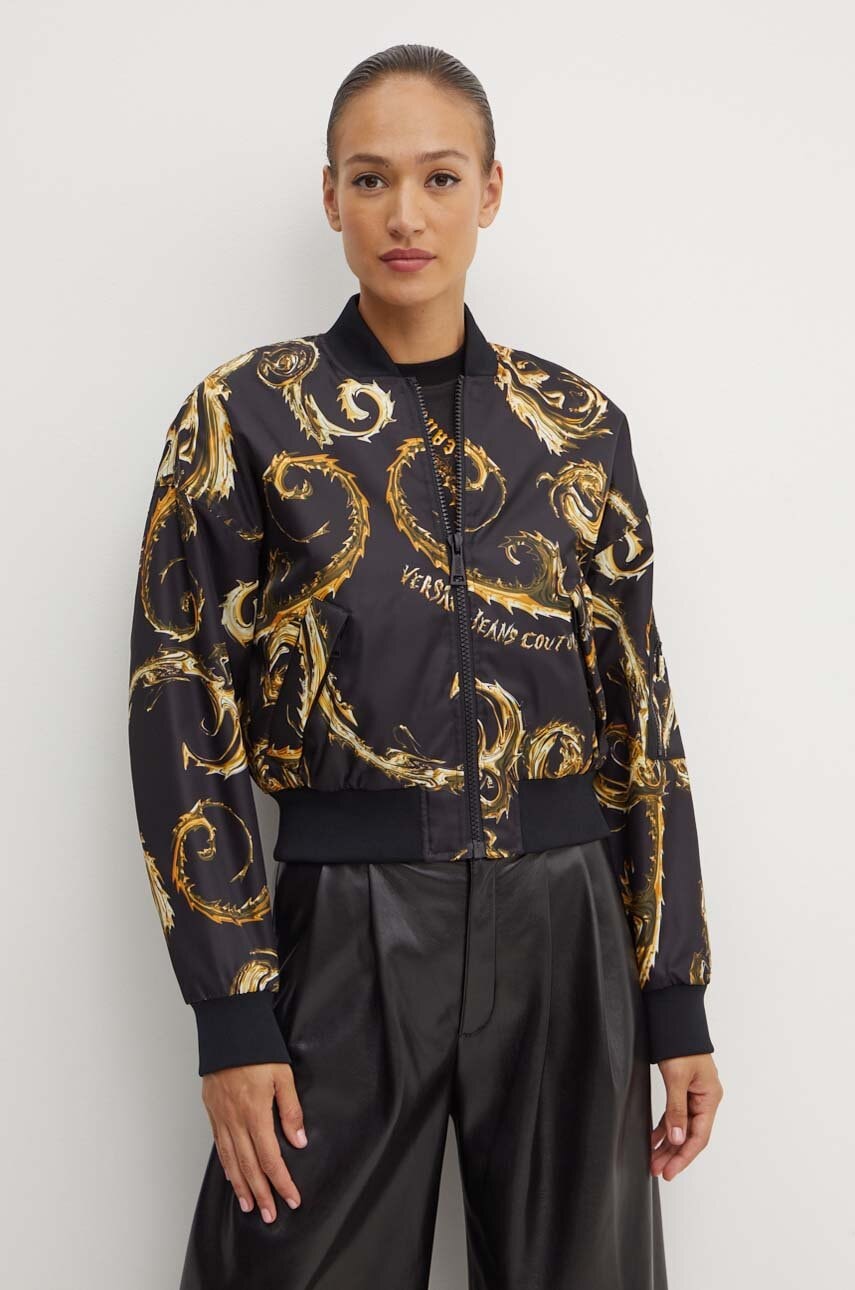 Versace Jeans Couture geaca bomber femei, culoarea negru, de tranzitie, oversize, 77HAS408 CQD64 Versace Jeans Couture geaca bomber femei, culoarea negru, de tranzitie, oversize, 77HAS408 CQD64