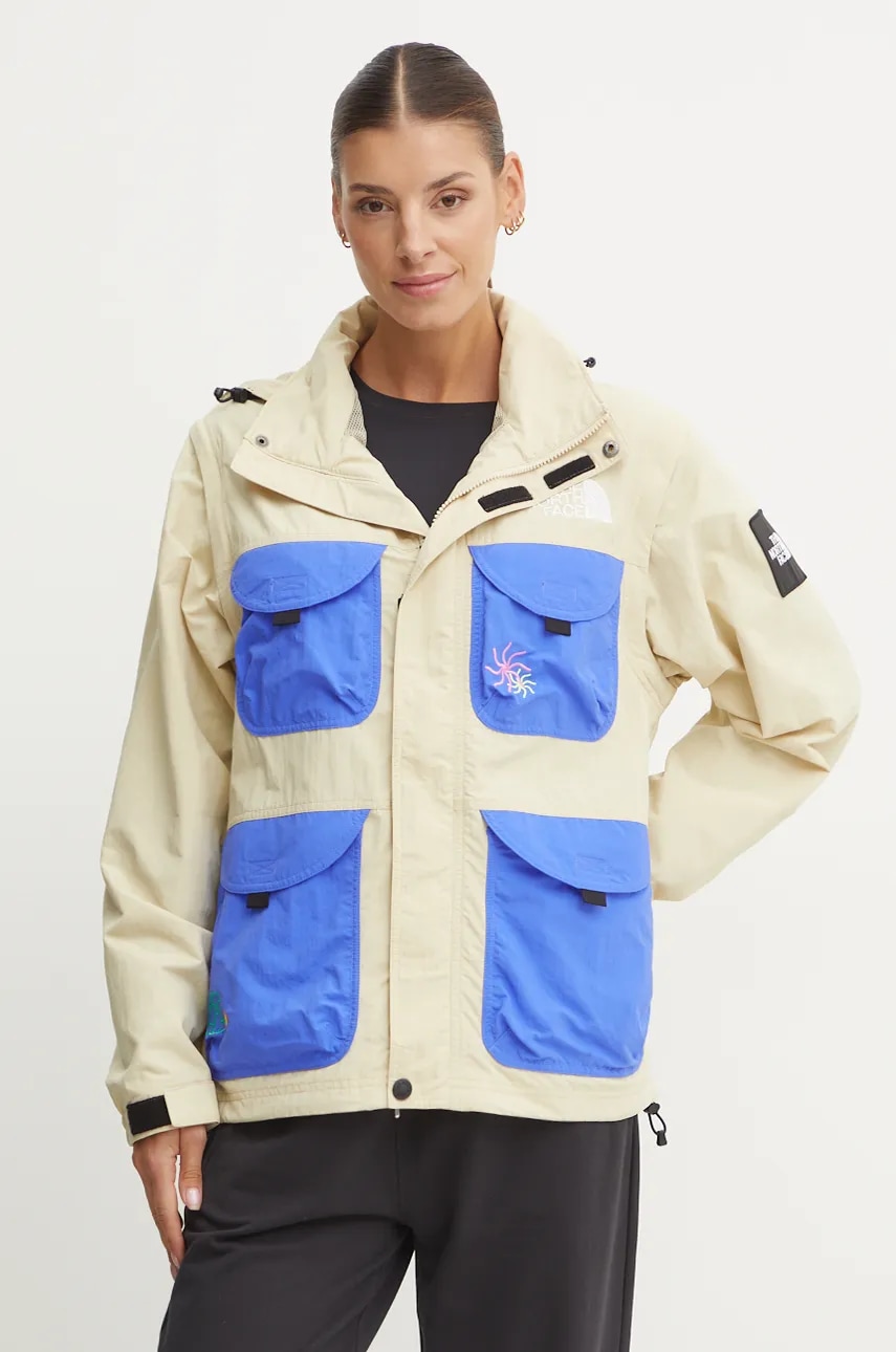 The North Face geaca TNF x Yinka Ilori femei, culoarea bej, de tranzitie, NF0A89GC3X41 The North Face geaca TNF x Yinka Ilori femei, culoarea bej, de tranzitie, NF0A89GC3X41