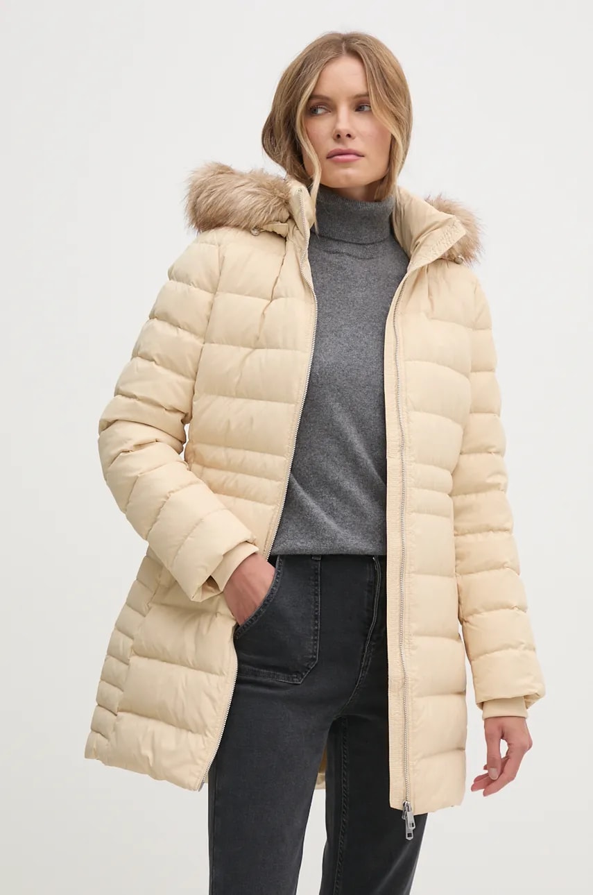 Levně Péřová bunda Tommy Hilfiger dámská, béžová barva, zimní, WW0WW42742