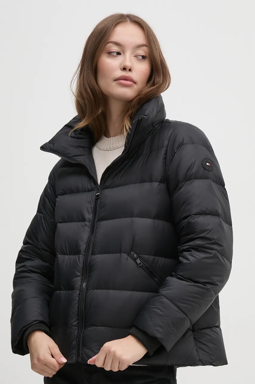 

Пухено яке Tommy Hilfiger в черно зимен модел WW0WW43118, Черен