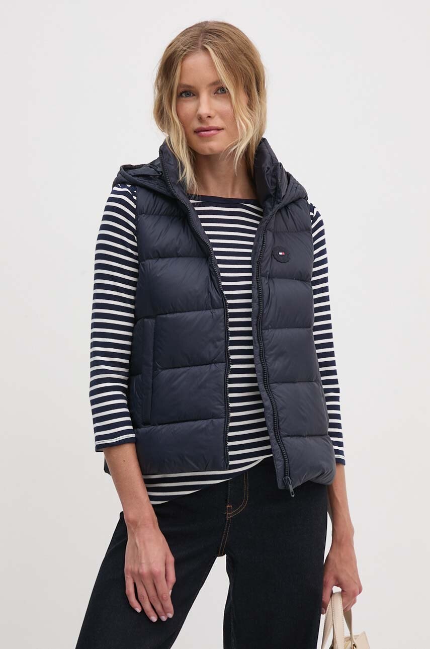 

Пухен елек Tommy Hilfiger дамски в тъмносиньо зимен модел WW0WW43582, Тъмносин