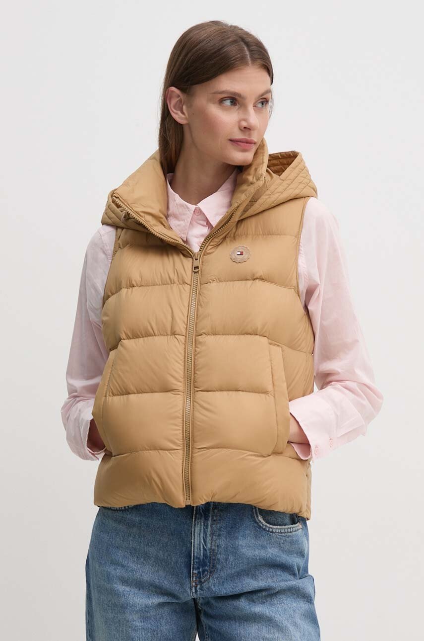 

Пухен елек Tommy Hilfiger дамски в бежово зимен модел WW0WW43582, Бежов