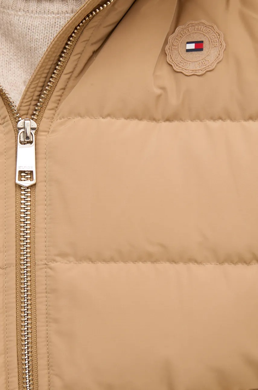 Пухова безрукавка Tommy Hilfiger жіноча колір коричневий зимова WW0WW43634 