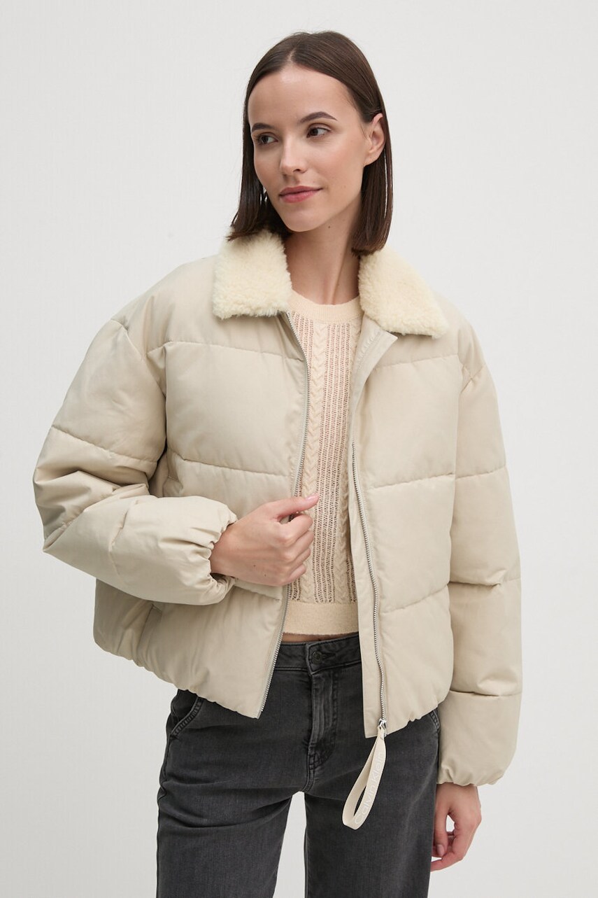 

Яке Calvin Klein Jeans в бежово зимен модел с уголемена кройка J20J224121, Бежов
