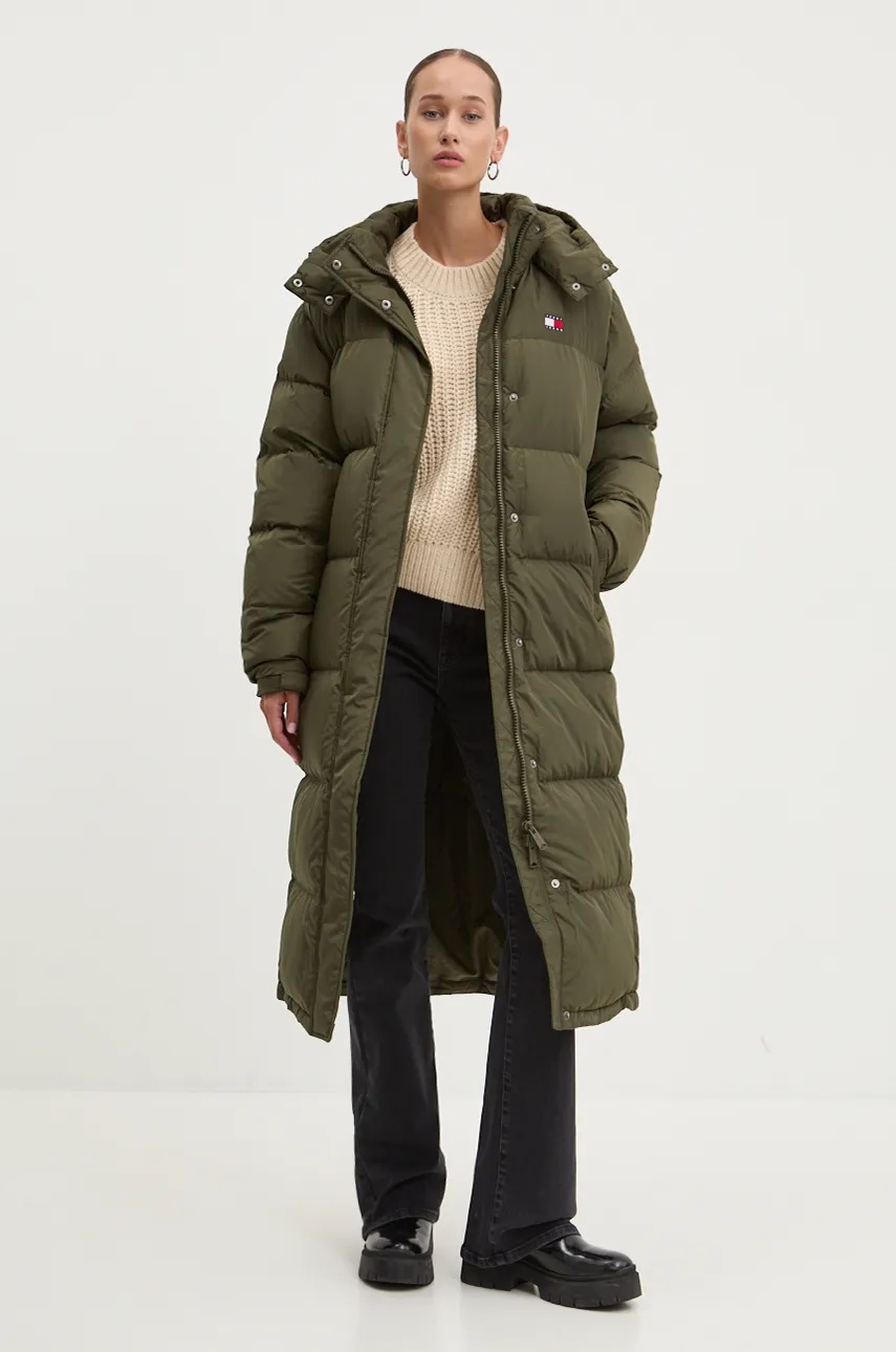 

Пухено яке Tommy Jeans в зелено зимен модел с уголемена кройка DW0DW18860, Зелен