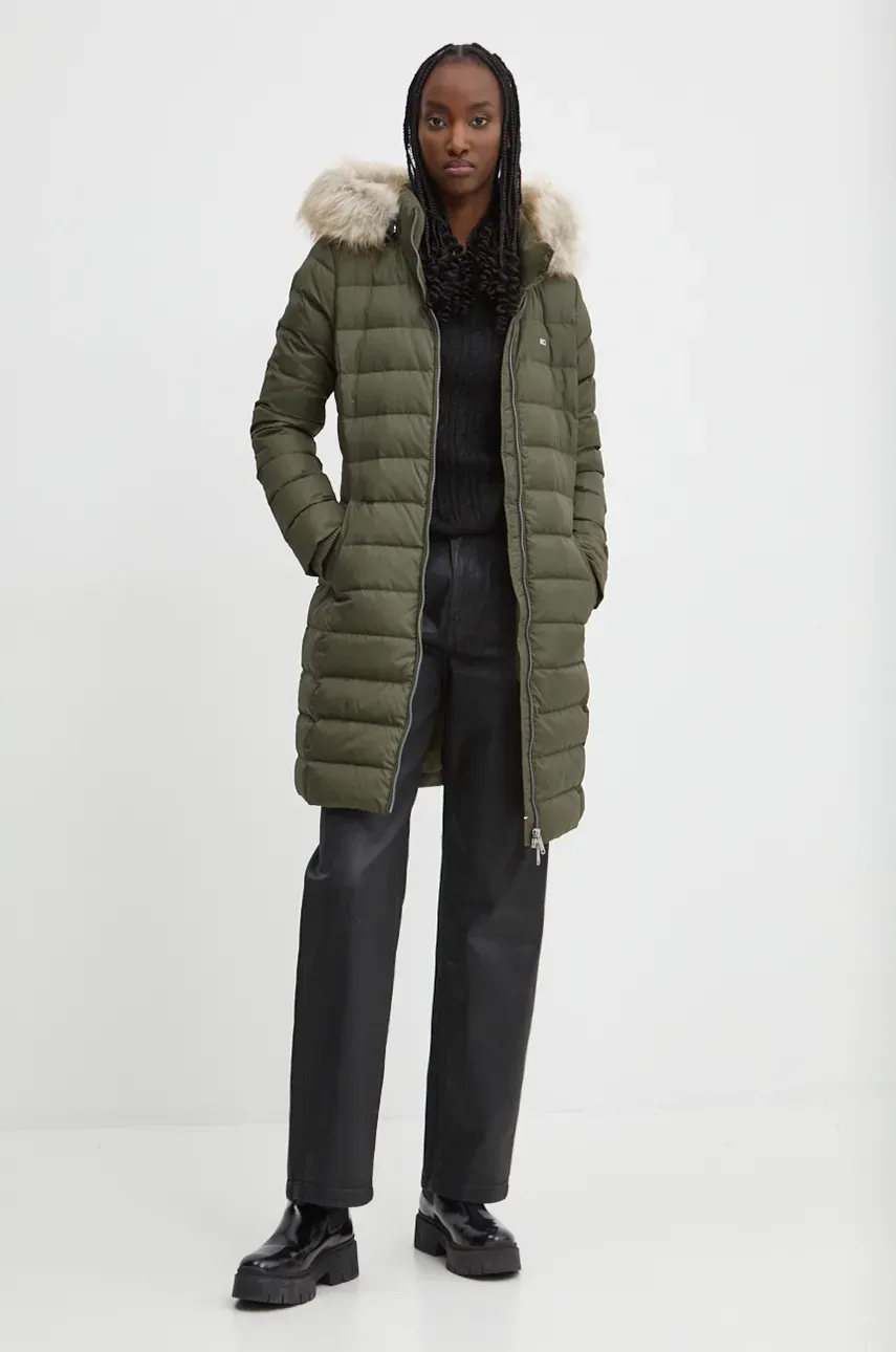 Пуховая куртка Tommy Jeans женская цвет зелёный зимняя DW0DW18864 Пуховая куртка Tommy Jeans женская цвет зелёный зимняя DW0DW18864
