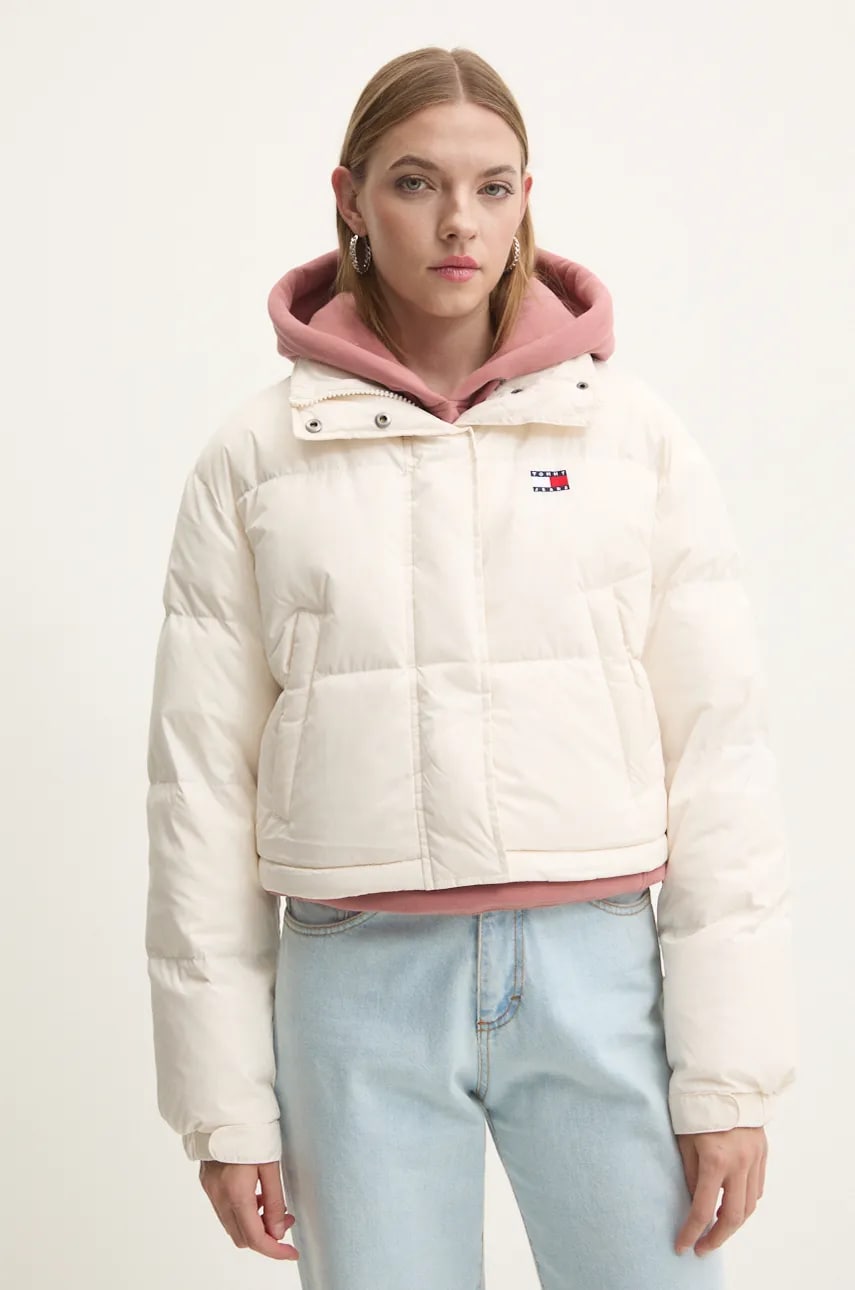 Tommy Jeans geaca de puf femei, culoarea bej, de iarna, oversize, DW0DW18820 Tommy Jeans geaca de puf femei, culoarea bej, de iarna, oversize, DW0DW18820