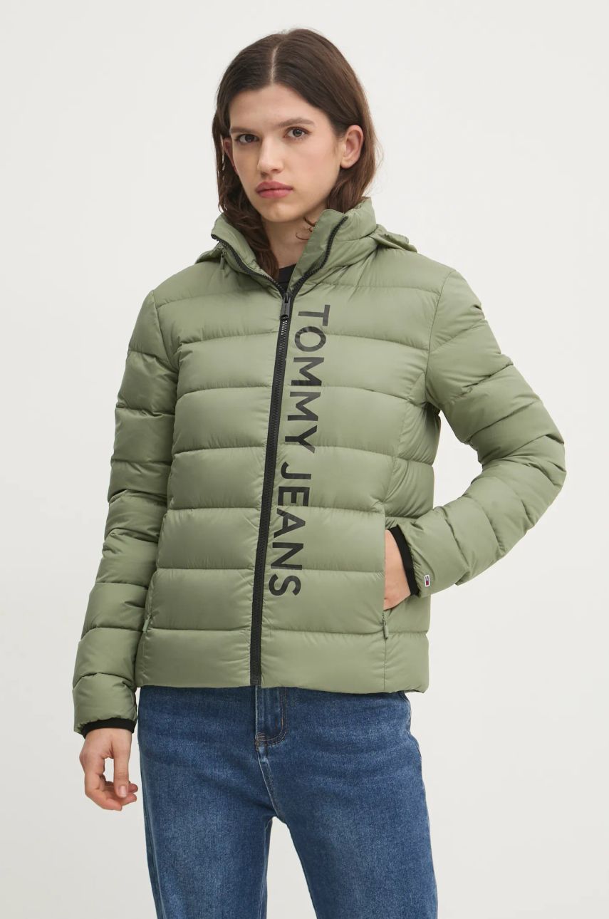 Péřová bunda Tommy Jeans dámská, zelená barva, přechodná, DW0DW20388