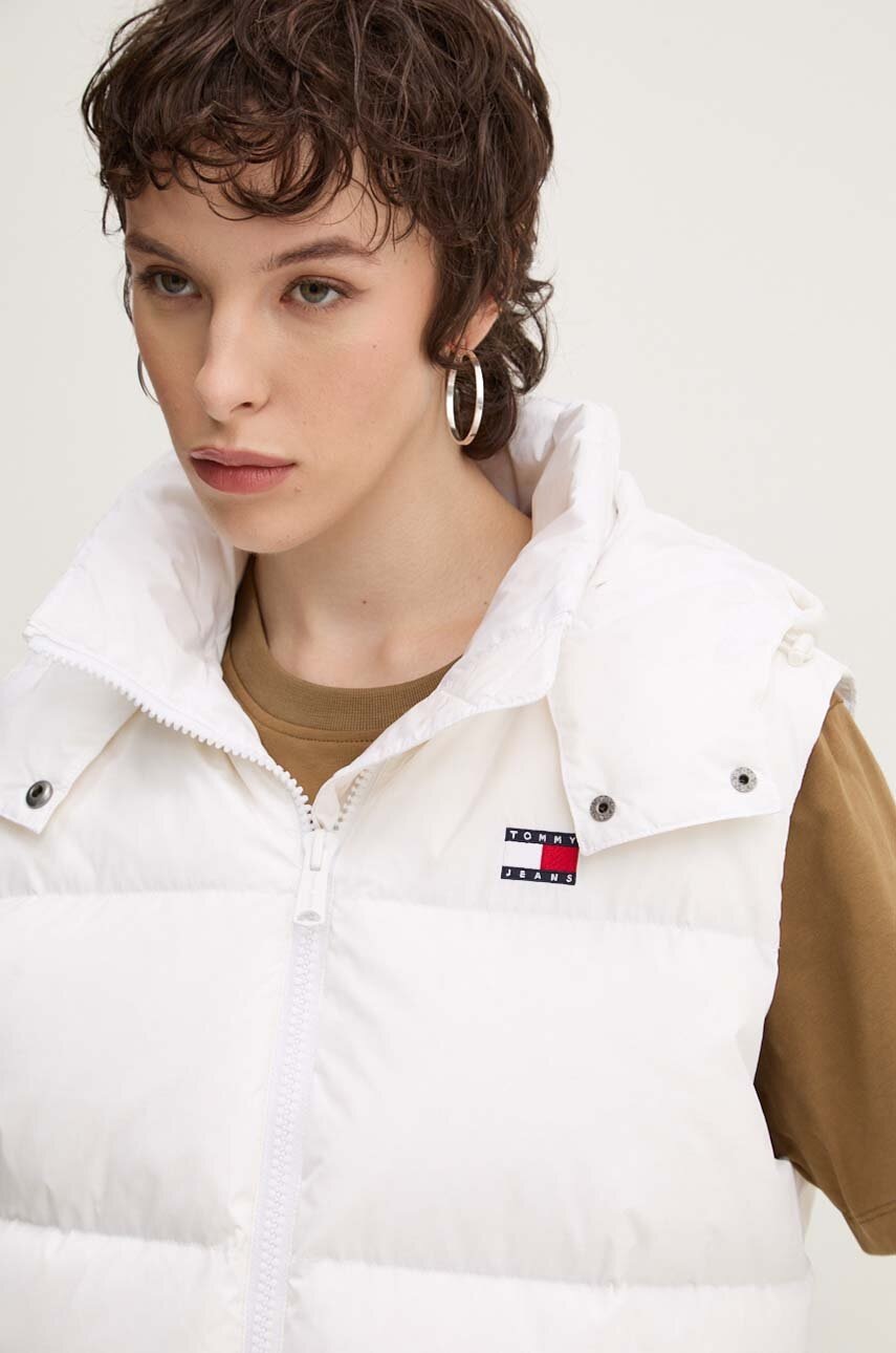 Пухова безрукавка Tommy Jeans жіноча колір білий зимова DW0DW18862 