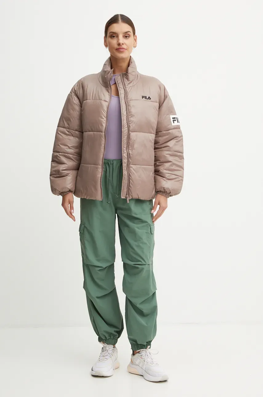 Куртка Fila Lepe женская цвет коричневый зимняя oversize FAW0904 Куртка Fila Lepe женская цвет коричневый зимняя oversize FAW0904