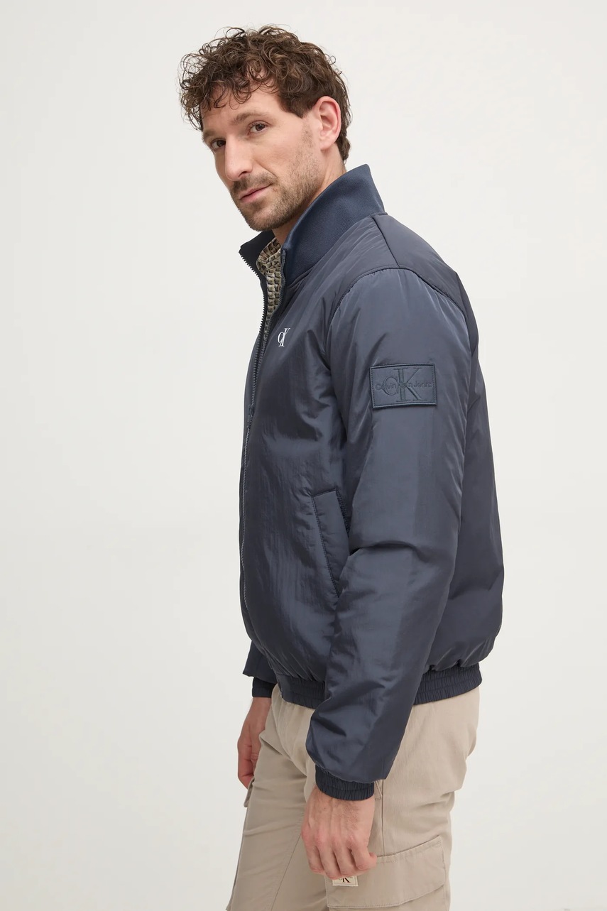

Яке бомбър Calvin Klein Jeans в черно преходен модел J30J325592, Тъмносин