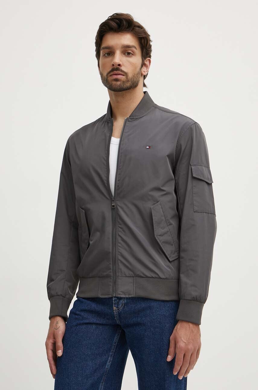 Levně Bomber bunda Tommy Hilfiger šedá barva, přechodná, MW0MW35658
