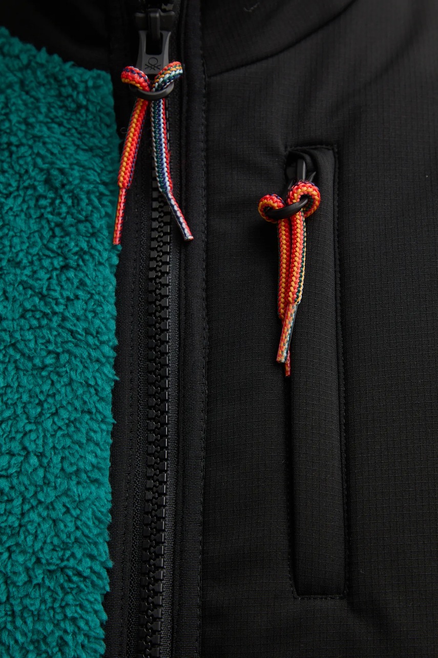 Αμάνικο μπουφάν United Colors of Benetton χρώμα: πράσινο, 2LNEUJ00J φωτογραφία