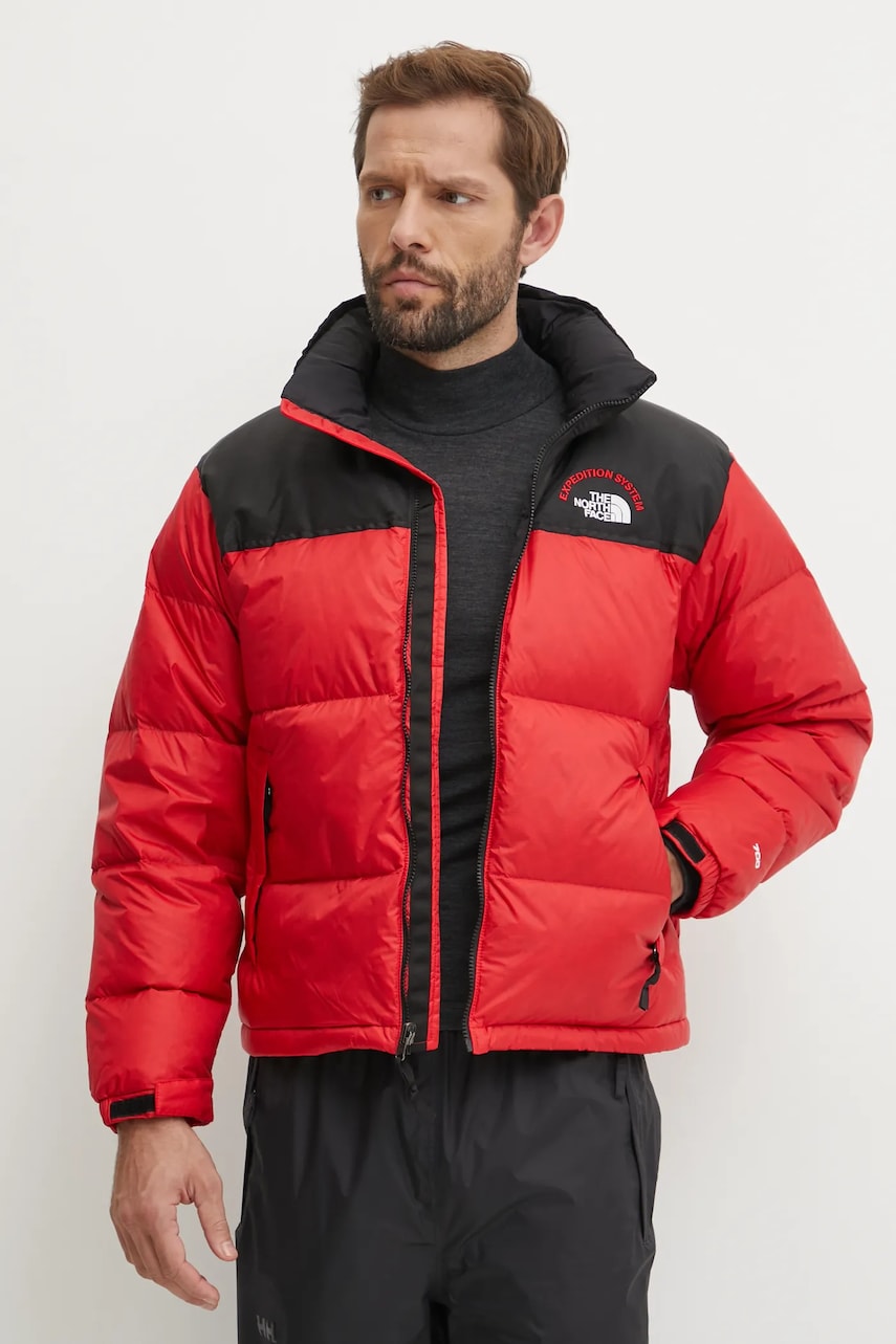 The North Face geacă de puf TNF x 30th Years HMLYN bărbați, culoarea roșu, de iarnă, NF0A3C8D7GO1 The North Face geacă de puf TNF x 30th Years HMLYN bărbați, culoarea roșu, de iarnă, NF0A3C8D7GO1