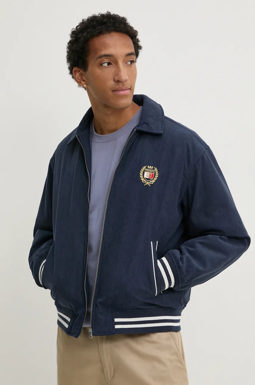 Tommy Jeans geaca barbati, culoarea albastru marin, de tranzitie, DM0DM19626 Tommy Jeans geaca barbati, culoarea albastru marin, de tranzitie, DM0DM19626