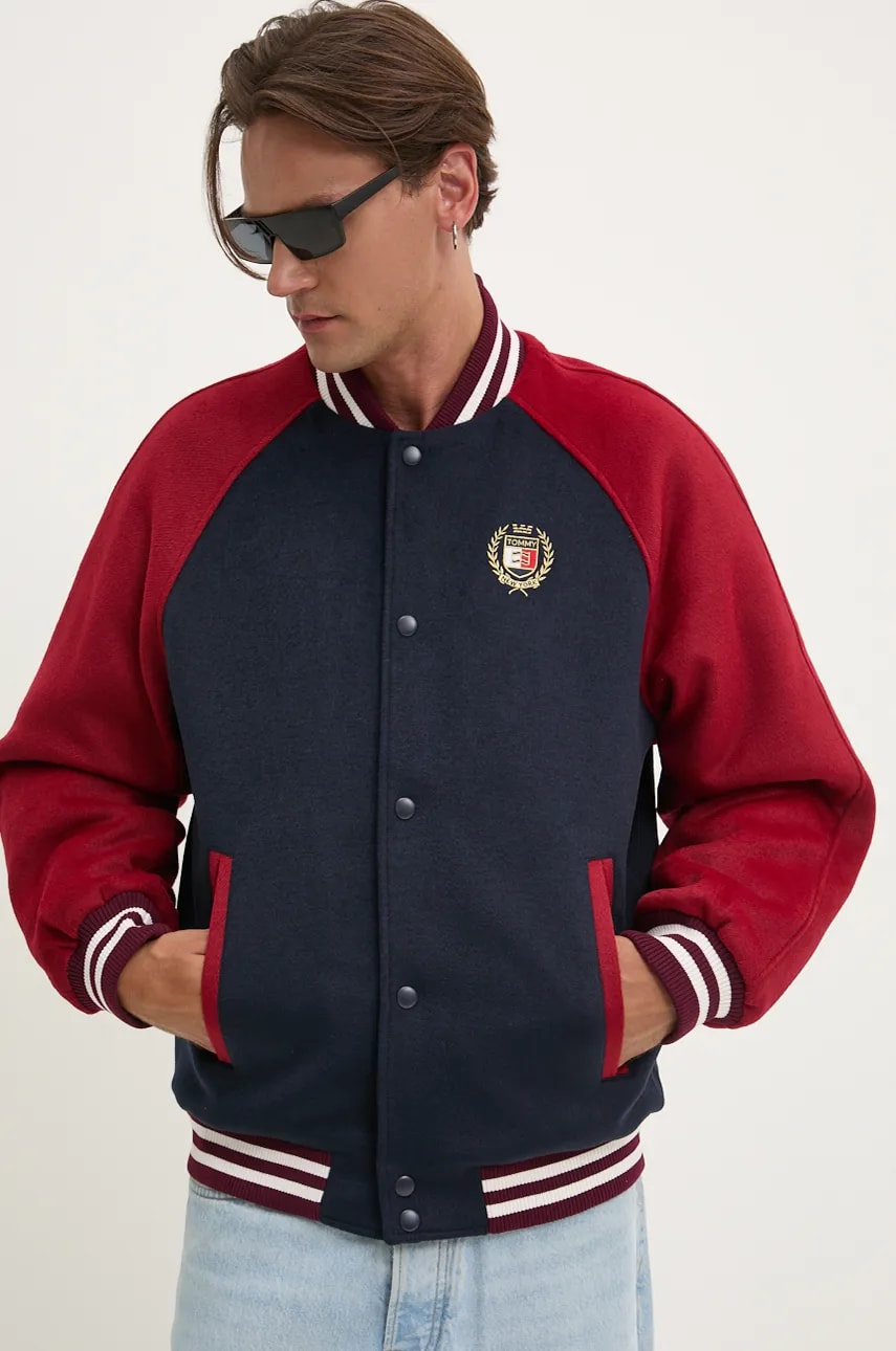 Tommy Jeans jacheta bomber din amestec de lana culoarea albastru marin, de tranzitie, DM0DM19631 Tommy Jeans jacheta bomber din amestec de lana culoarea albastru marin, de tranzitie, DM0DM19631