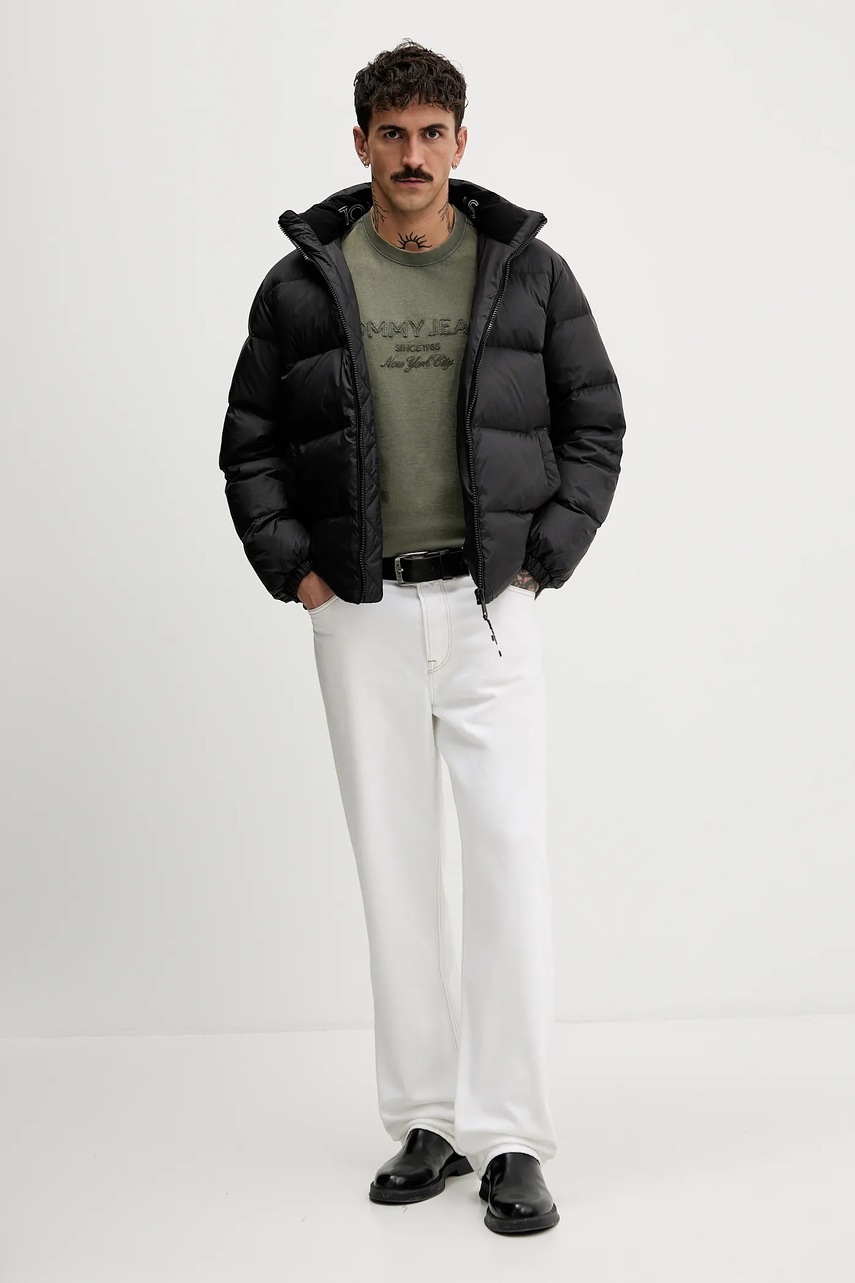 Пуховая куртка Tommy Jeans мужская цвет чёрный зимняя oversize DM0DM19786