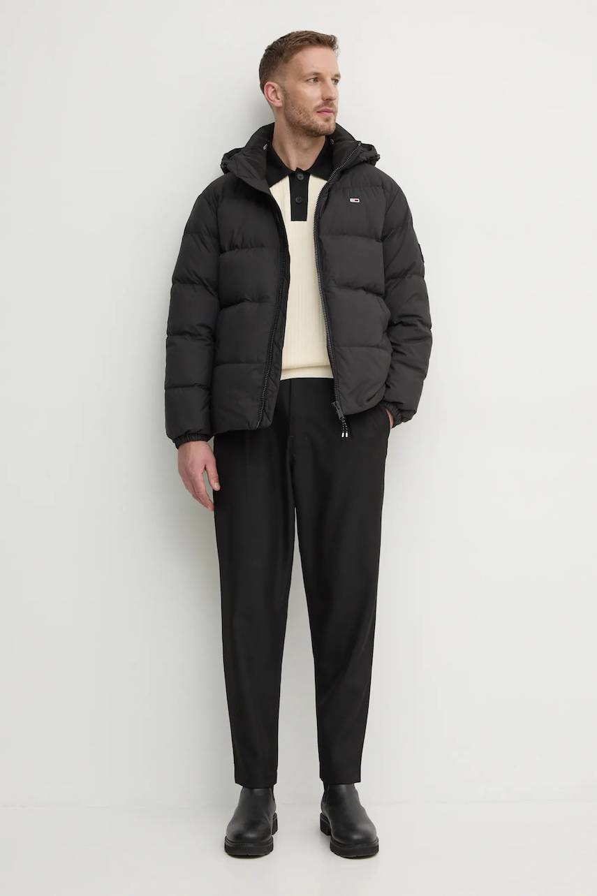 Пуховая куртка Tommy Jeans мужская цвет чёрный зимняя oversize DM0DM19786 Пуховая куртка Tommy Jeans мужская цвет чёрный зимняя oversize DM0DM19786
