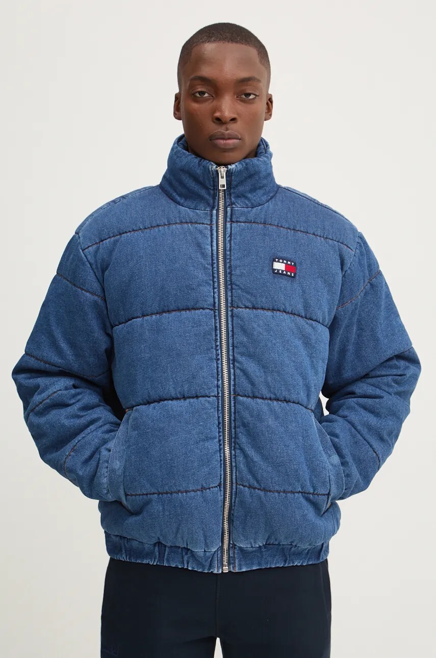 Levně Džínová bunda Tommy Jeans pánská, modrá barva, zimní, oversize, DM0DM20438