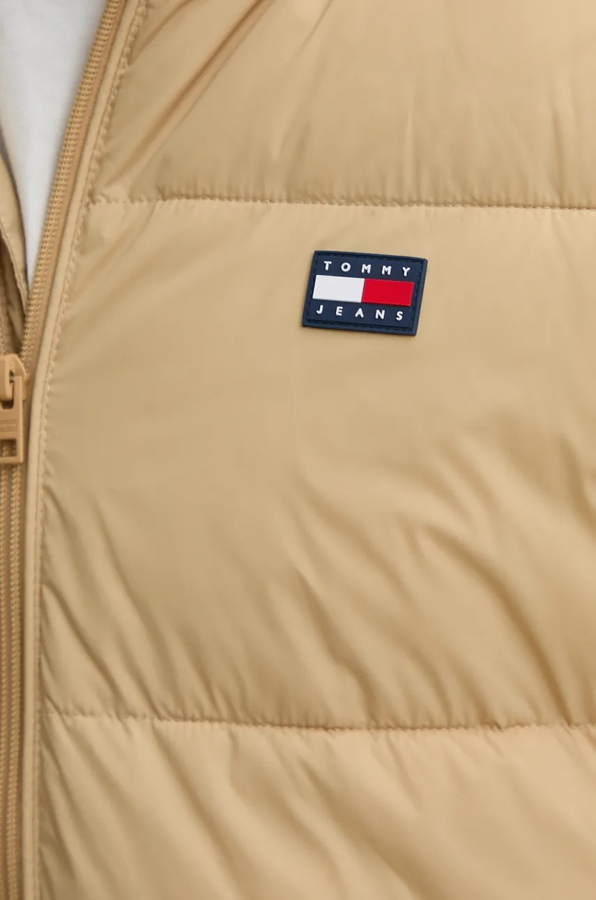 Μπουφάν Tommy Jeans χρώμα: μπεζ, DM0DM20604 φωτογραφία