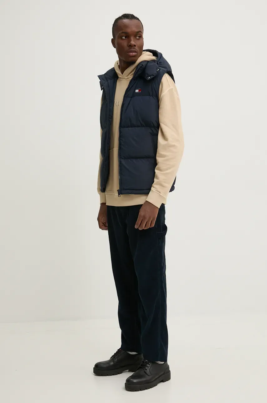 Пуховая безрукавка Tommy Jeans мужская цвет синий зимняя DM0DM19538 Пуховая безрукавка Tommy Jeans мужская цвет синий зимняя DM0DM19538