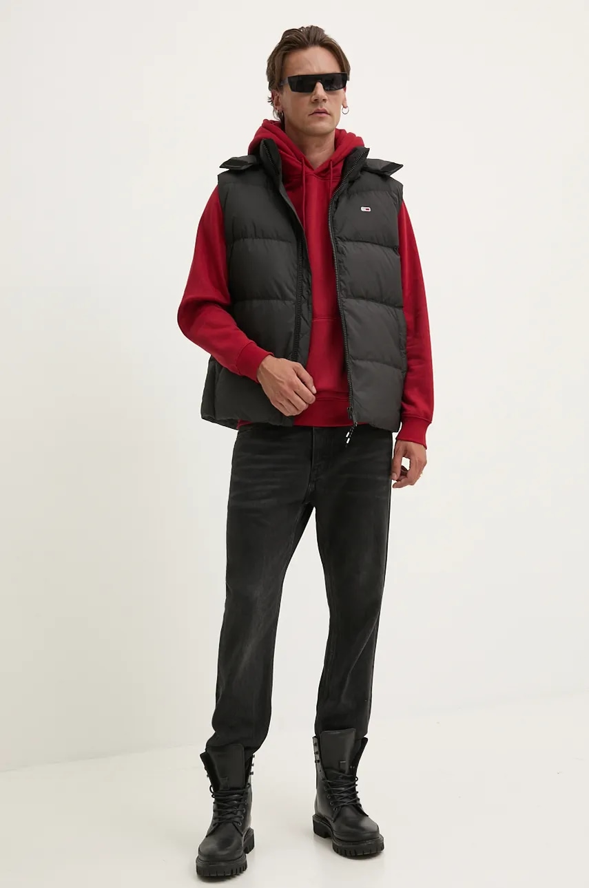 Пуховая безрукавка Tommy Jeans мужская цвет чёрный зимняя DM0DM20465 Пуховая безрукавка Tommy Jeans мужская цвет чёрный зимняя DM0DM20465