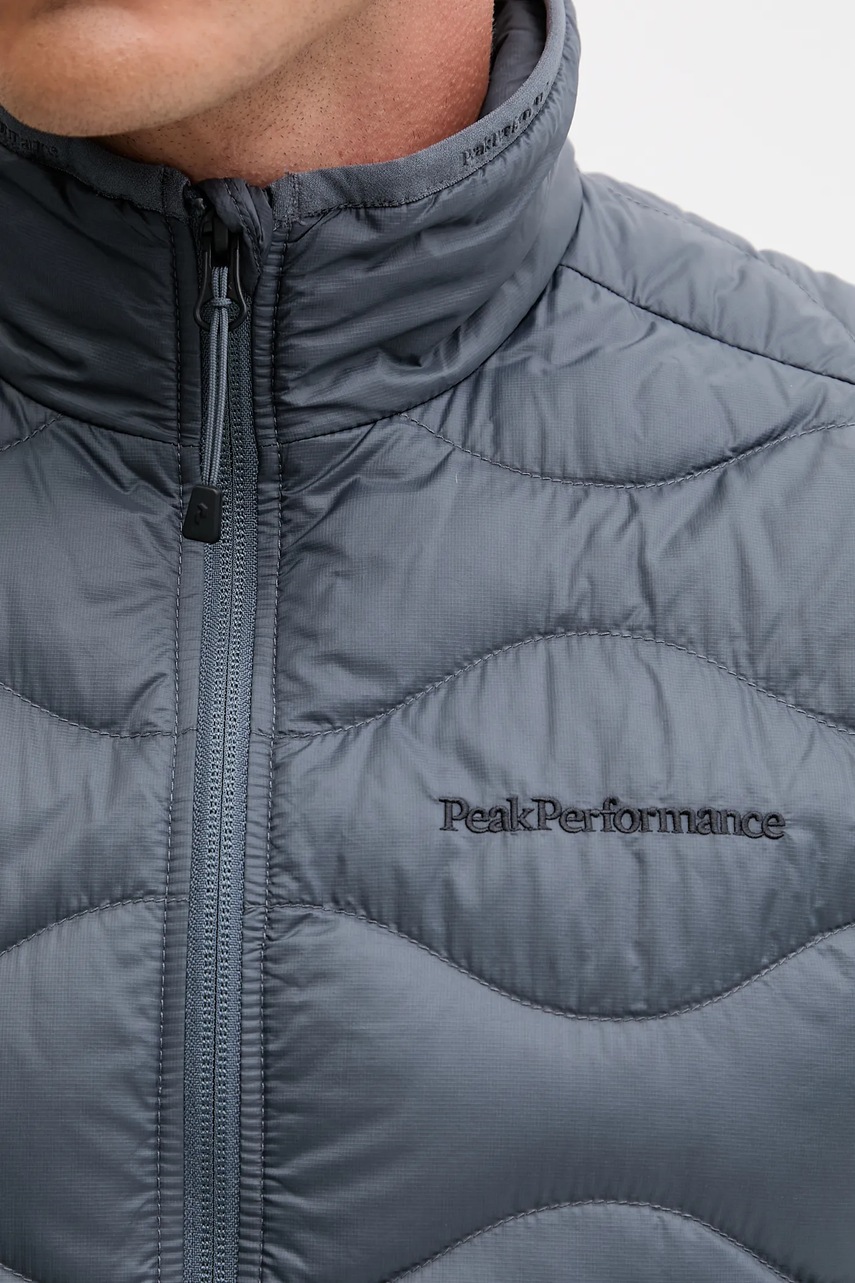 Αμάνικο μπουφάν Peak Performance Helium Down χρώμα: πράσινο, G79842 φωτογραφία