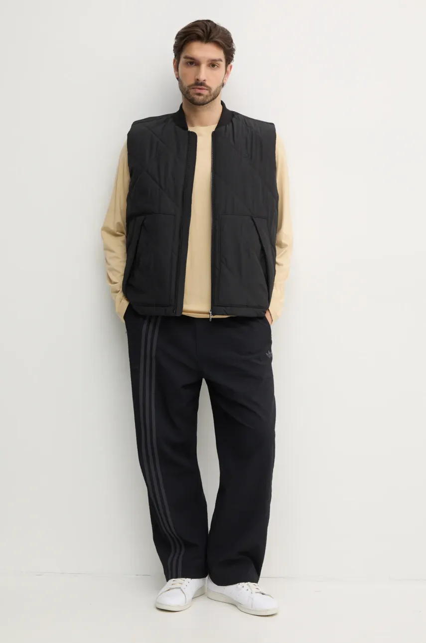 Безрукавка adidas Originals мужская цвет чёрный переходная IW0992 Безрукавка adidas Originals мужская цвет чёрный переходная IW0992