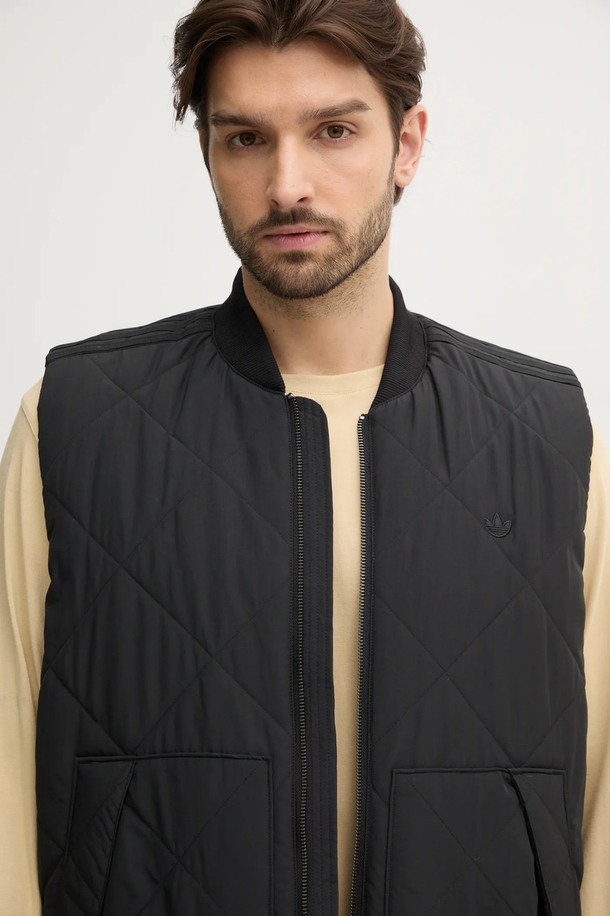 Αμάνικο μπουφάν adidas Originals χρώμα: μαύρο, IW0992 φωτογραφία