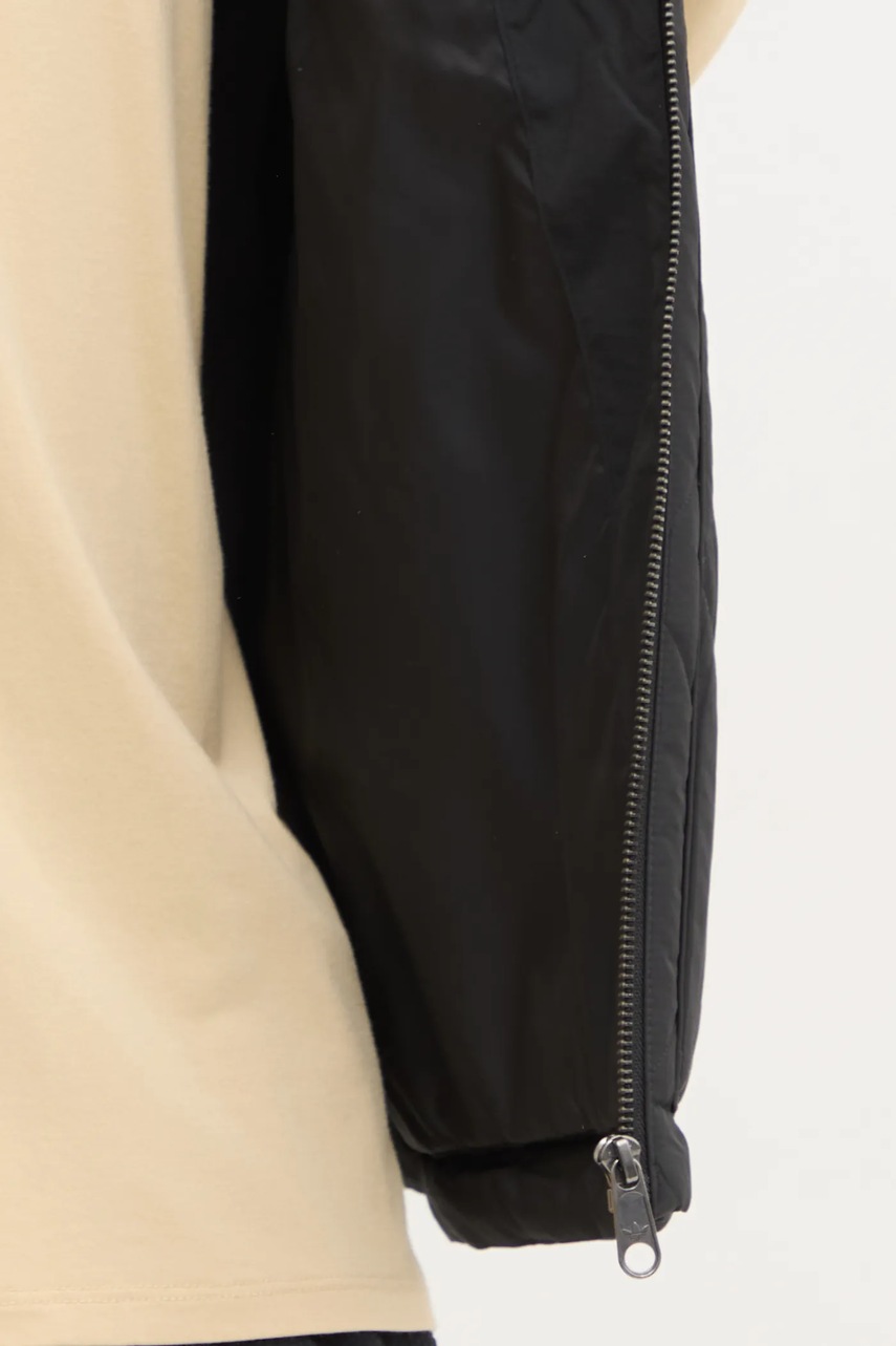 Αμάνικο μπουφάν adidas Originals χρώμα: μαύρο, IW0992 φωτογραφία