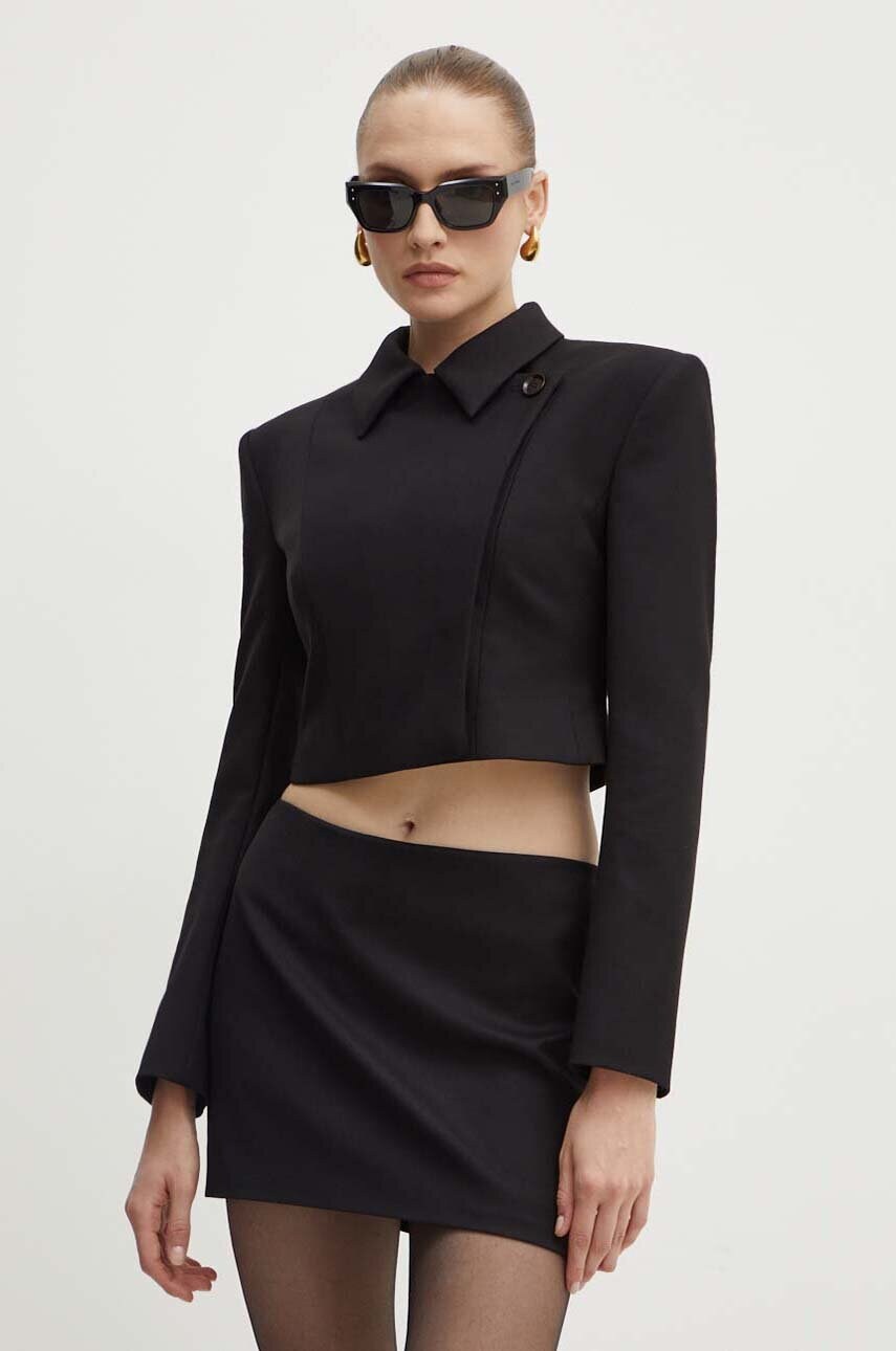 La Mania sacou culoarea negru, un singur rand de nasturi, neted, VIA