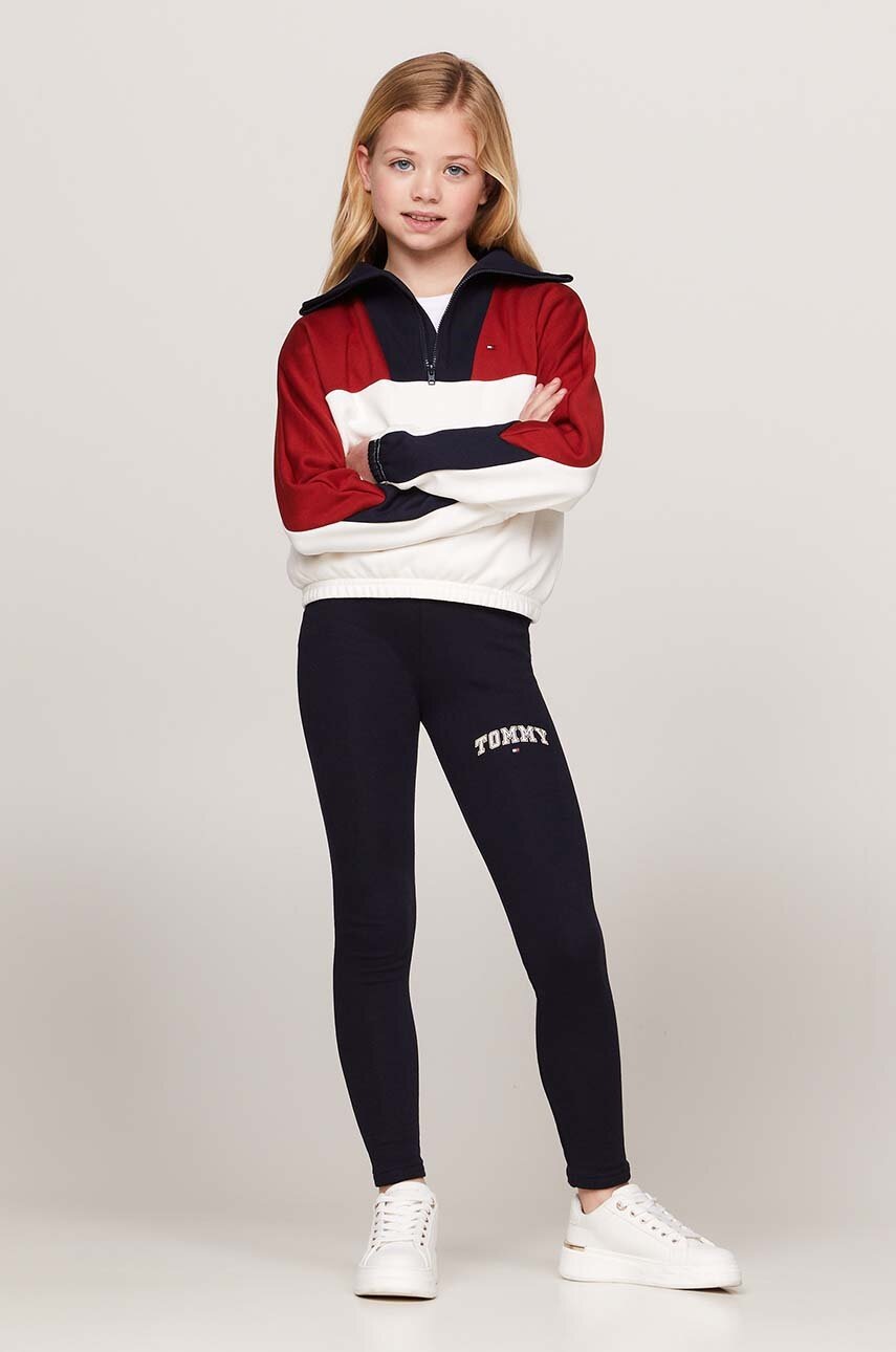 

Детски клин Tommy Hilfiger VARSITY FITTED LEGGING в тъмносиньо с принт KG0KG08082, Тъмносин