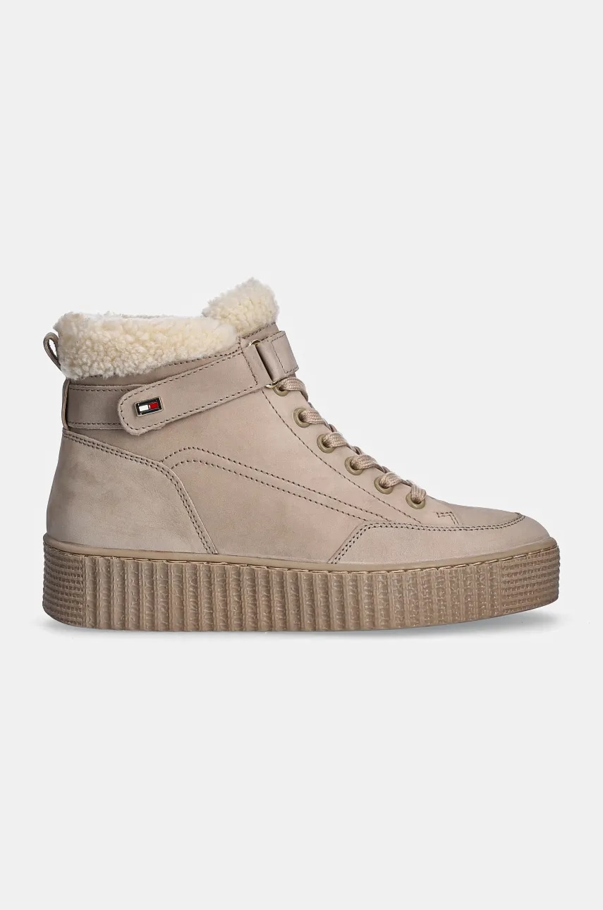 Замшевые ботинки Tommy Hilfiger FAUX FUR NUBUCK LOW LACE-UP цвет бежевый на плоском ходу с утеплением FW0FW08172 Замшевые ботинки Tommy Hilfiger FAUX FUR NUBUCK LOW LACE-UP цвет бежевый на плоском ходу с утеплением FW0FW08172