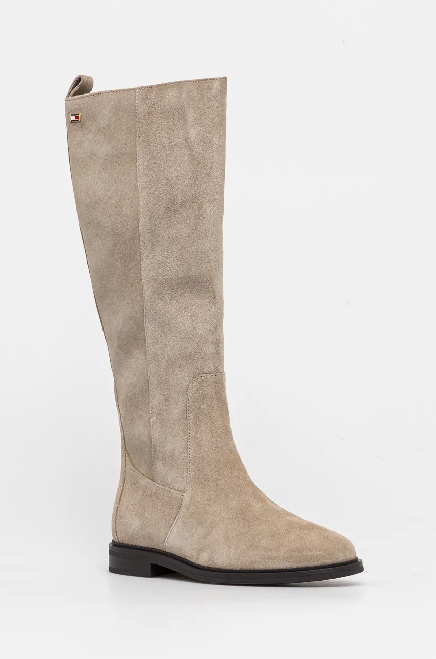 

Велурени ботуши Tommy Hilfiger FLAG SUEDE LONG BOOT ZIP в бежово с равна подметка FW0FW08178, Бежов