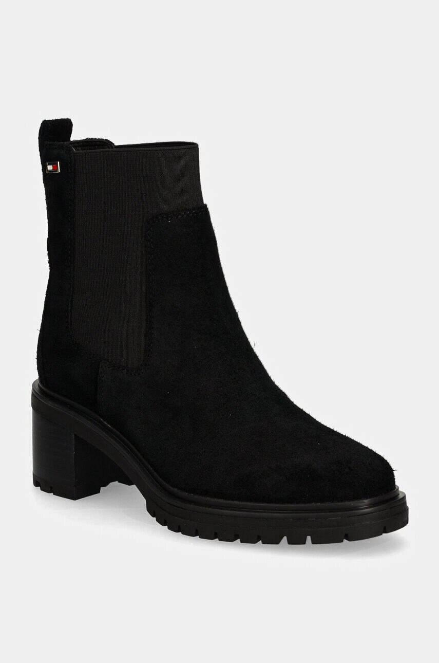 Levně Semišové kotníkové boty Tommy Hilfiger FLAG MID HEEL SUEDE CHELSEA dámské, černá barva, na podpatku, FW0FW08429