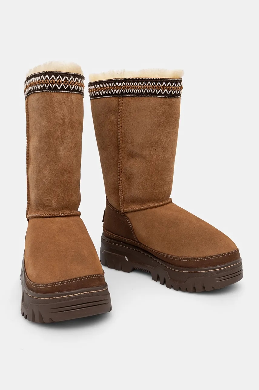 Levně Sněhule UGG Classic Tall Trailgazer hnědá barva, 1158323-CHE