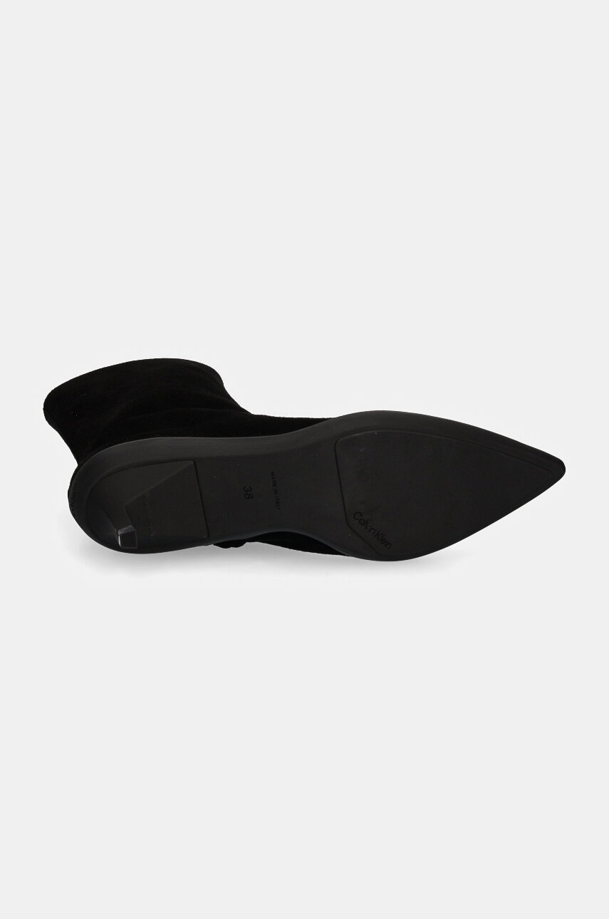 Замшеві черевики Calvin Klein HEEL ANKLE BOOT 50 SUE жіночі колір чорний на шпильці HW0HW02233 